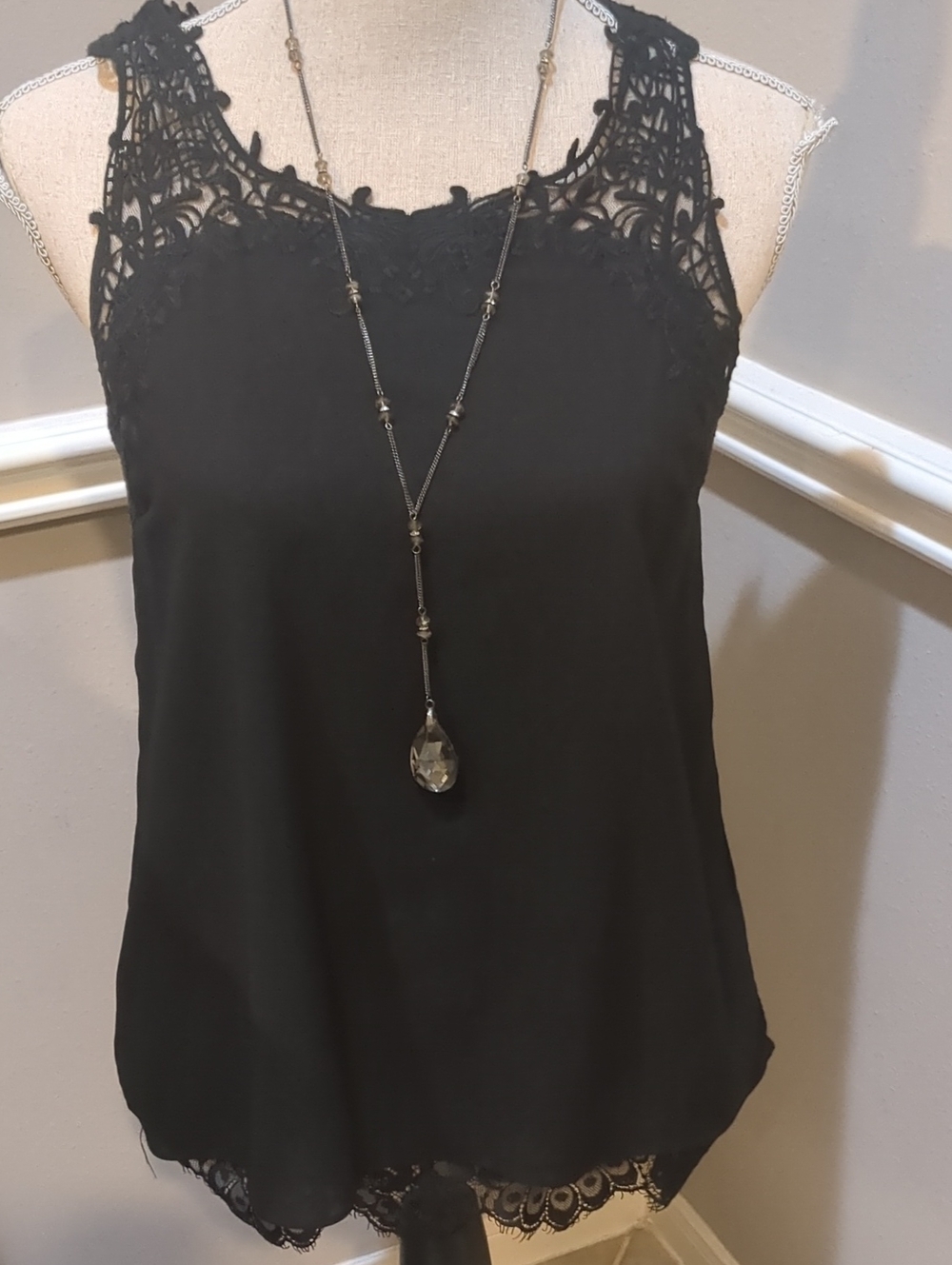 Truly Poppy Lace Yoke Sleeveless Black Women's Top